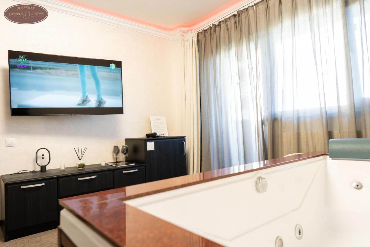 Campus Caffe Mansion Hotel Buzău Eksteriør billede