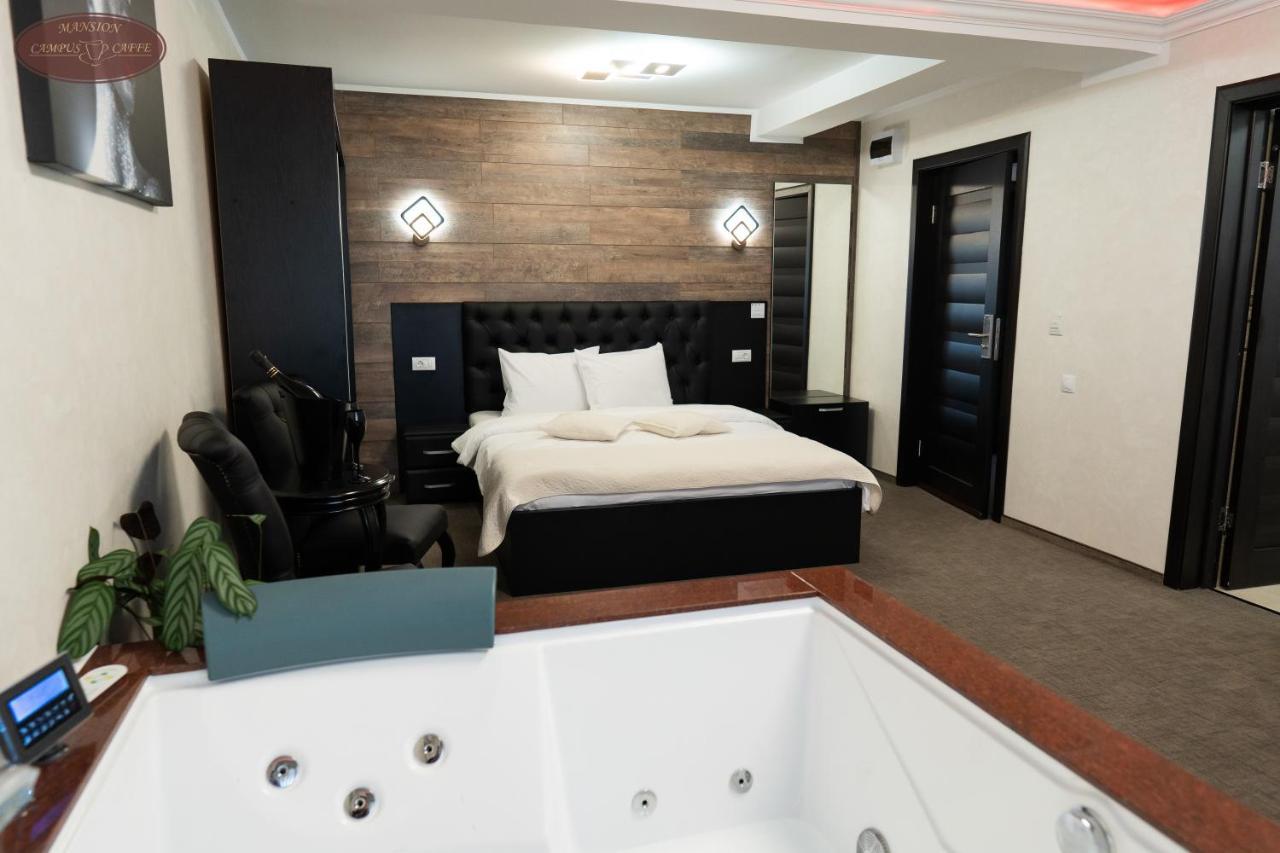 Campus Caffe Mansion Hotel Buzău Eksteriør billede