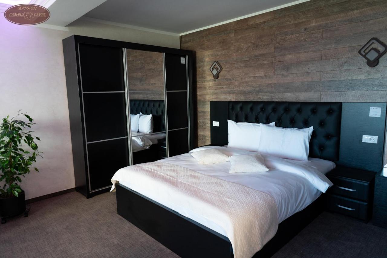 Campus Caffe Mansion Hotel Buzău Eksteriør billede