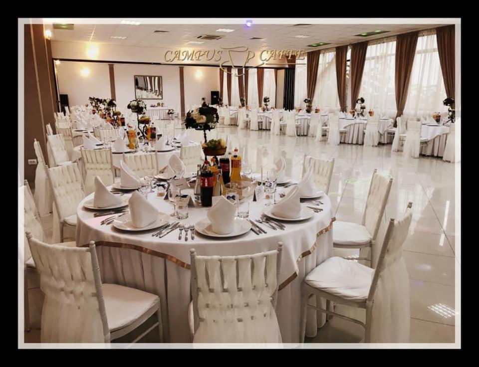 Campus Caffe Mansion Hotel Buzău Eksteriør billede