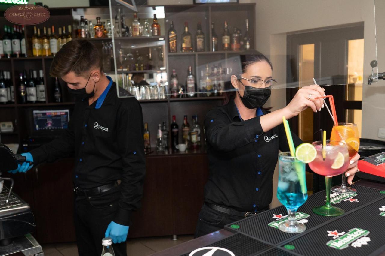Campus Caffe Mansion Hotel Buzău Eksteriør billede