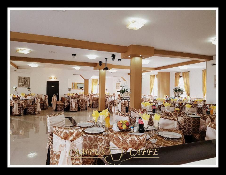 Campus Caffe Mansion Hotel Buzău Eksteriør billede