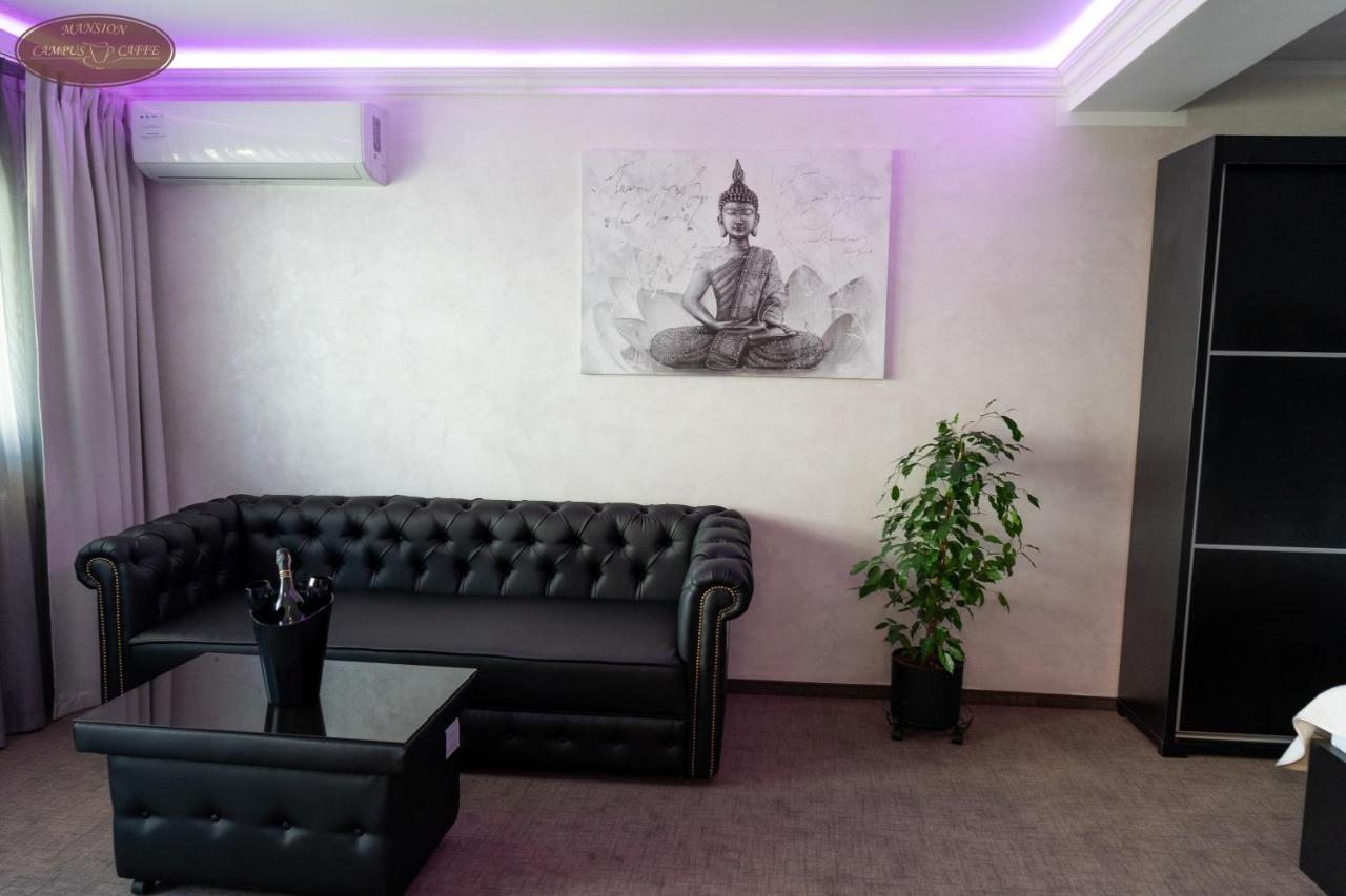 Campus Caffe Mansion Hotel Buzău Eksteriør billede
