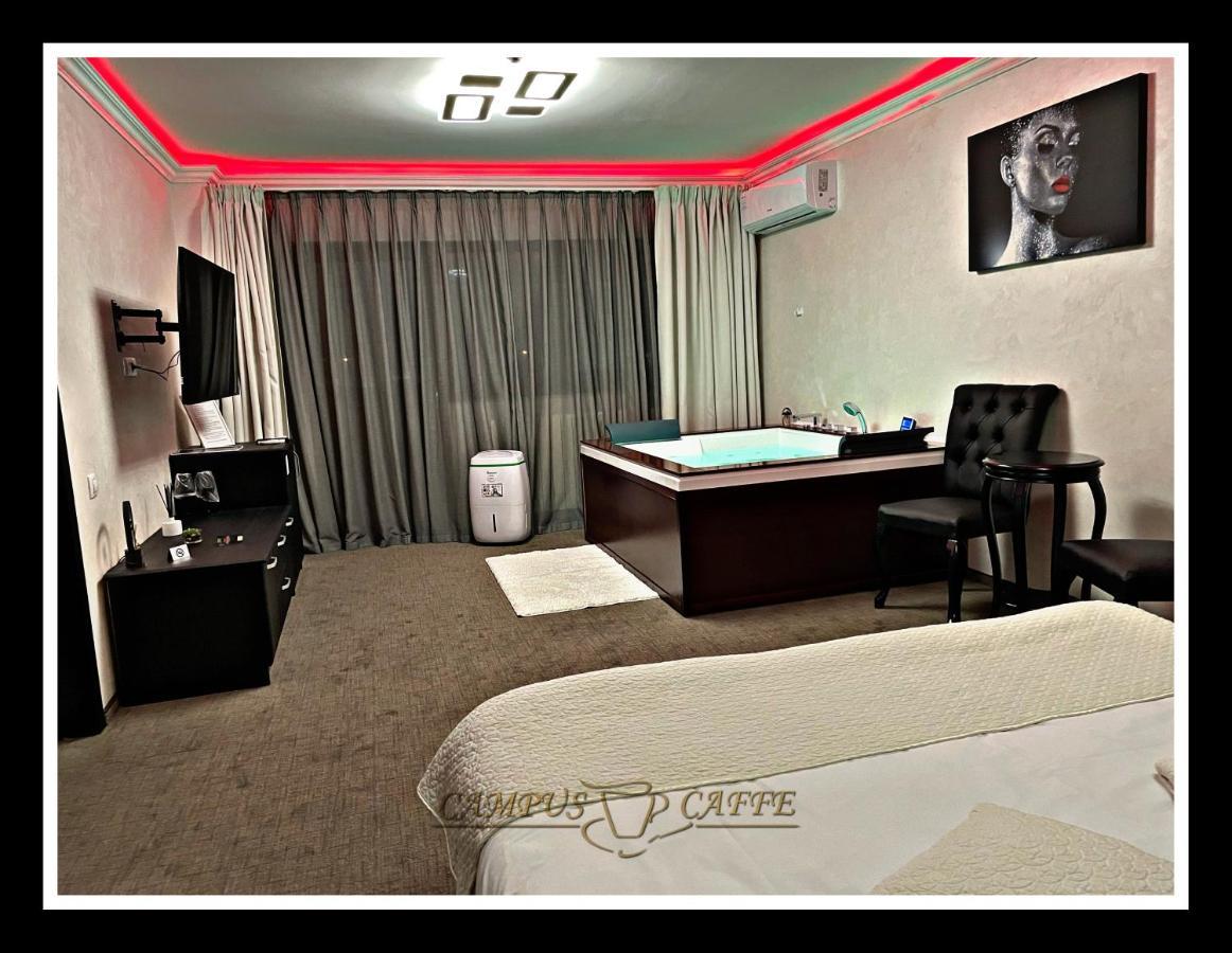 Campus Caffe Mansion Hotel Buzău Eksteriør billede